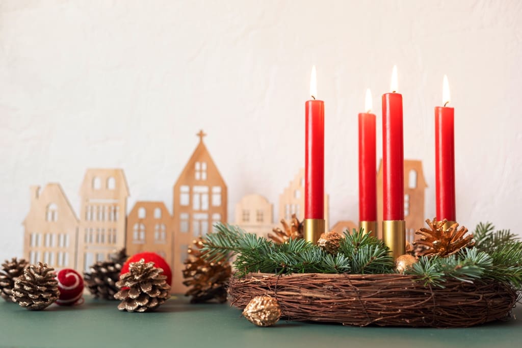 Deck the Halls or Not? The Holiday Dilemma for Home Sellers:  Minimalistic Decor