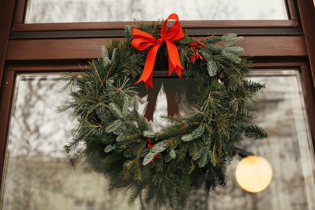 Deck the Halls or Not? The Holiday Dilemma for Home Sellers:  Staging Tips