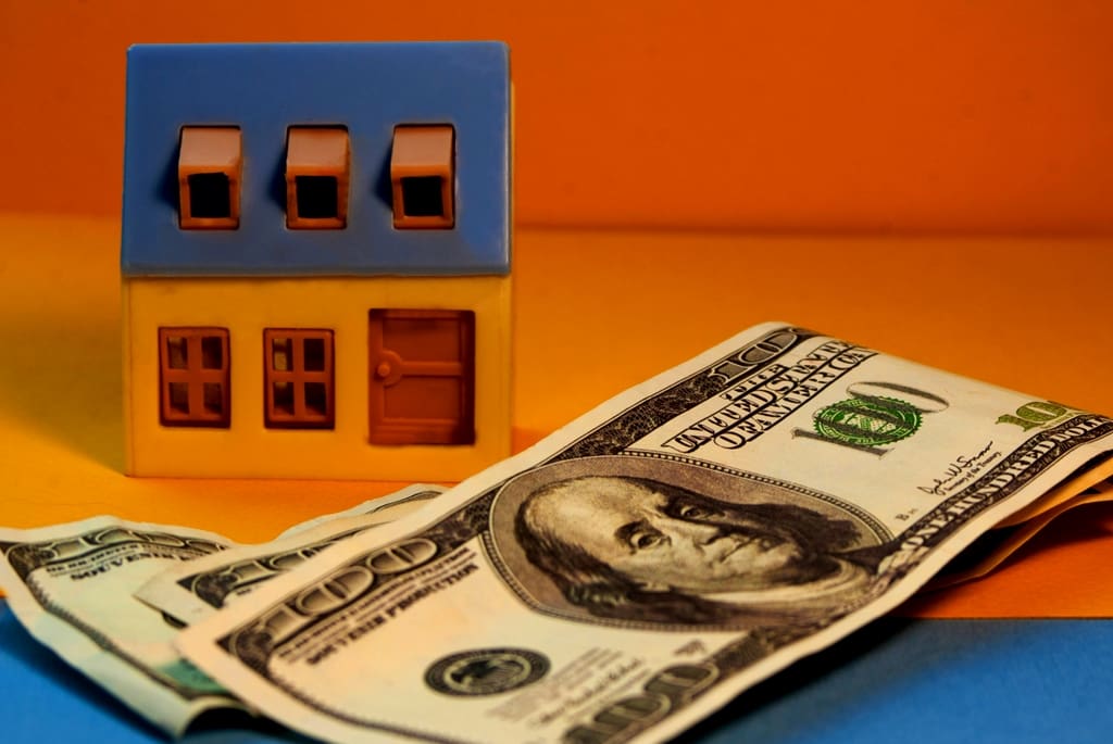 Should Sellers Offer Financial Incentives to Home Buyers?