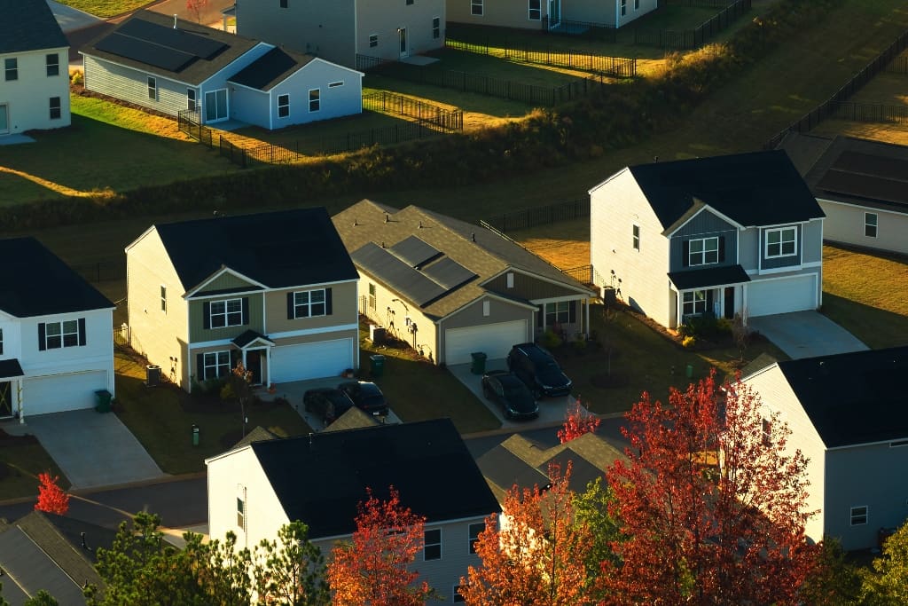 Homeowners Associations: Expert Insight Into Property Ownership and Community Living