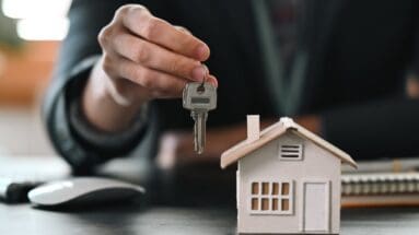Real Estate Agents: Your Key to Successfully Navigating the Housing Market