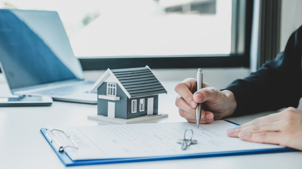 The Role of a Real Estate Agent in a Seller's Market:  Paperwork and Legalities