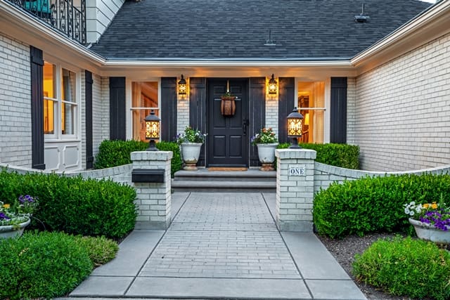 What Sellers Need to Know About Buyer Psychology:  Curb Appeal