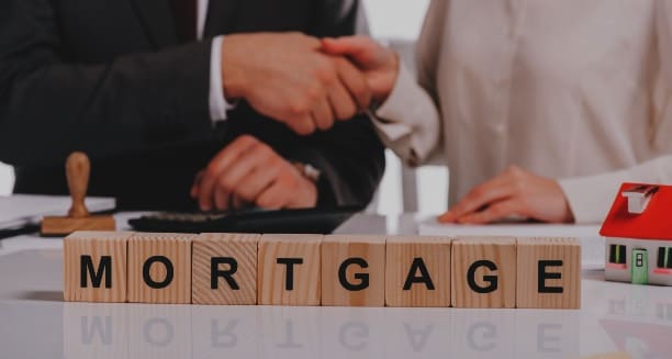 How to Evaluate Different Mortgage Options as a First-Time Buyer