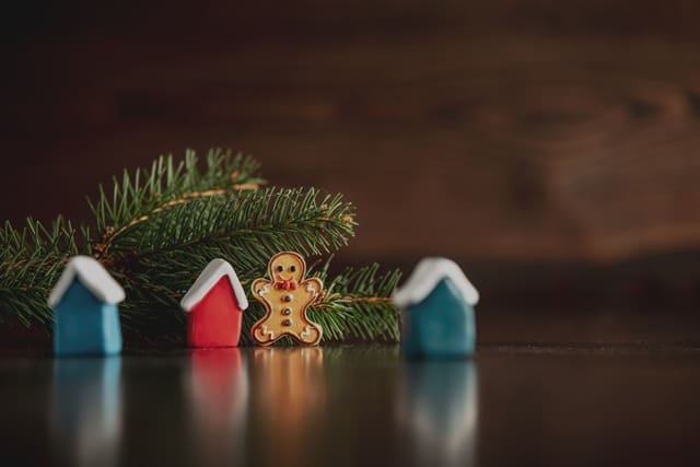 Should You Decorate Your Home When Selling Over the Holidays?  An Expert Guide