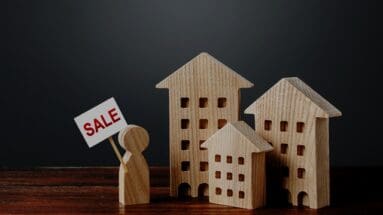 The Financial Benefits of Selling Your Home with a Realtor