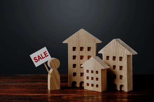 The Financial Benefits of Selling Your Home with a Realtor