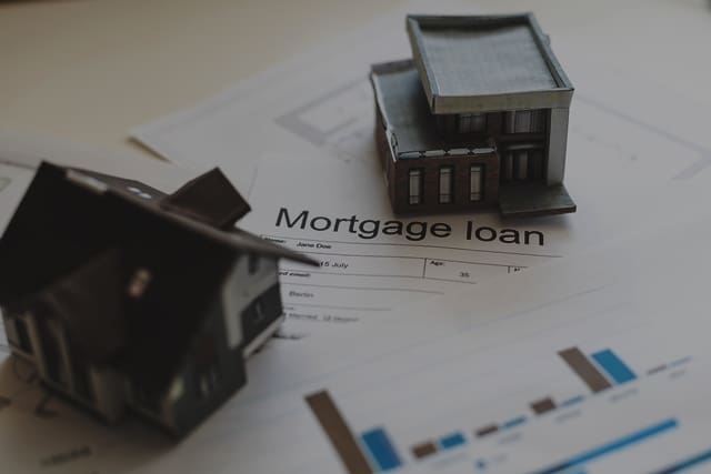 Conventional Loans vs. Government-Backed Mortgages: Which is Right For You?