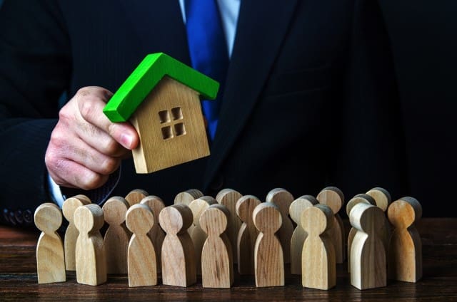 Is Now the Right Time to Buy in Decatur? A Look at the 2025 Housing Market:  Hiring a Real Estate Agent