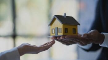 How to Craft a Winning Offer: An Expert Guide for Homebuyers