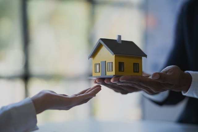 How to Craft a Winning Offer: An Expert Guide for Homebuyers
