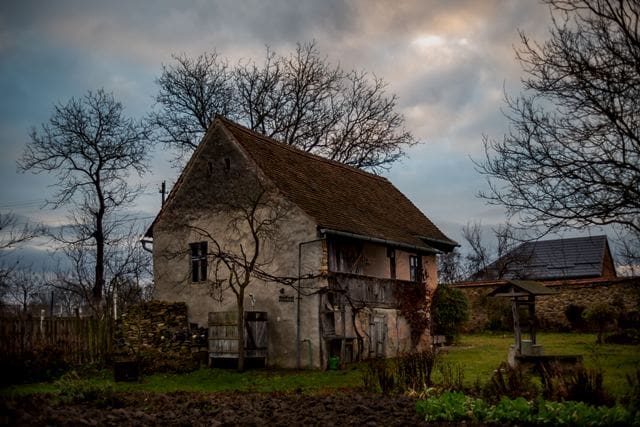 The Pros and Cons of Buying a Fixer-Upper Home