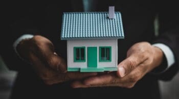 Should You Rent or Airbnb? Considerations and Expert Advice