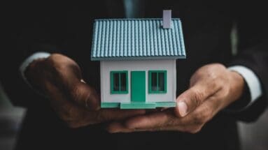 Should You Rent or Airbnb? Considerations and Expert Advice