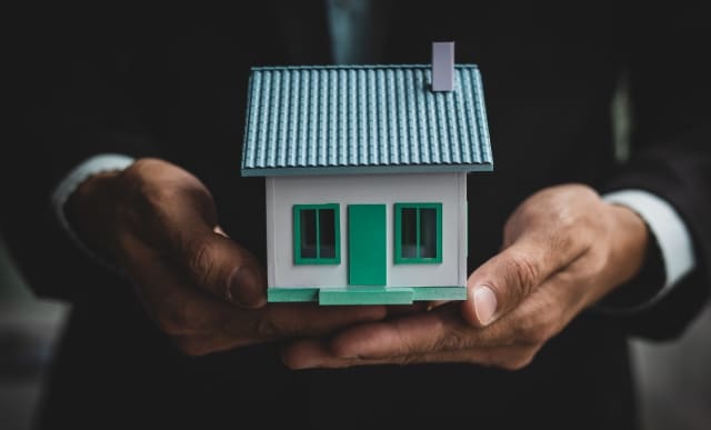 Should You Rent or Airbnb?  Considerations and Expert Advice