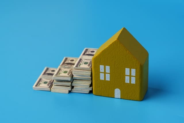 Is Buying a House With Cash the Right Move?
