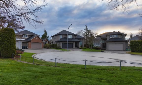 Buying a House on a Cul-de-Sac: Smart Buying Advice