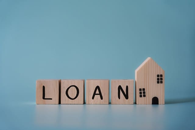 Are Cash Deals Always Better? A Guide for Home Sellers: Loan