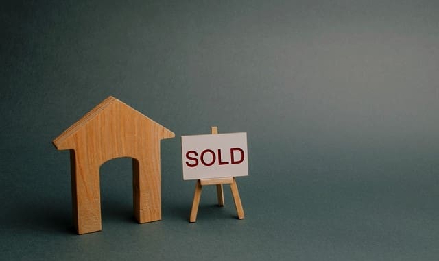 The Economics Behind School District Premiums: Seller Marketing