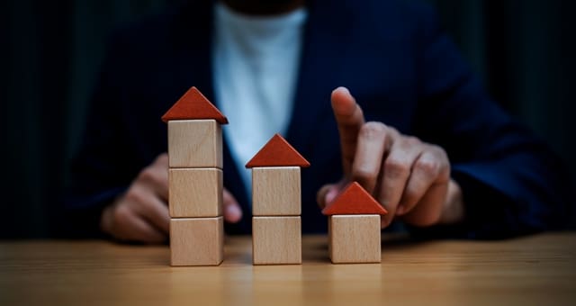 The Ultimate Guide to Buy-and-Hold vs. Fix-and-Flip Investing