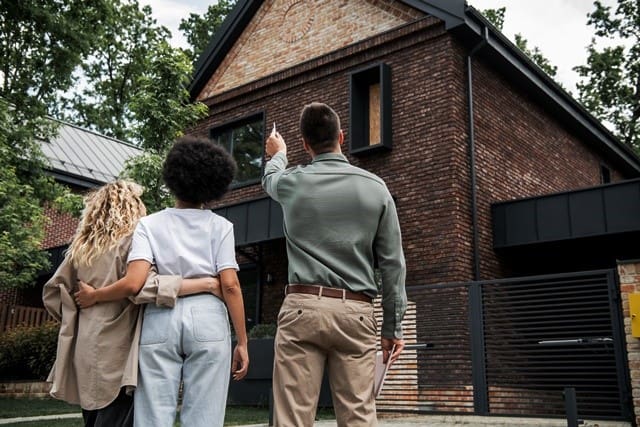 How to Research a Neighborhood With Google Maps Before Buying:  Hire a Real Estate Agent